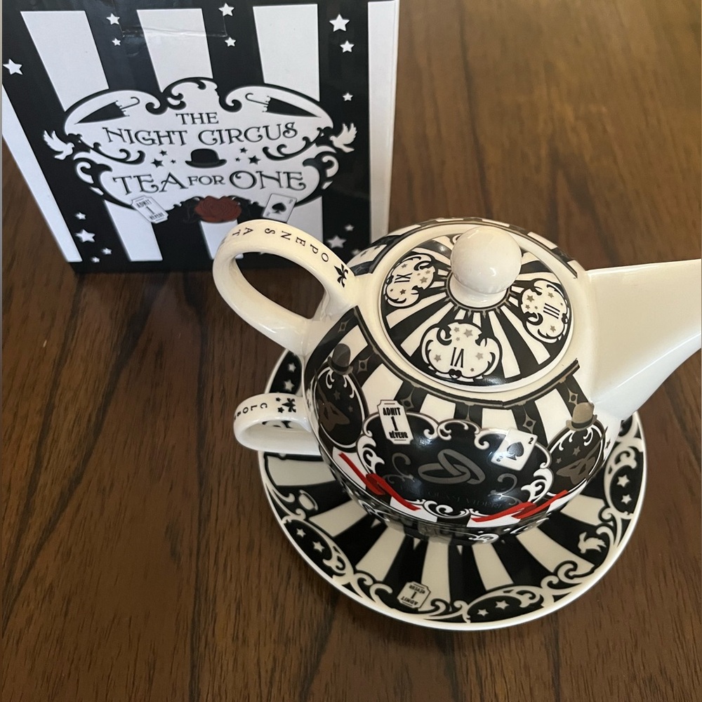 ILLUMICRATE | Tea for One - The Night Circus teapot and cup duo